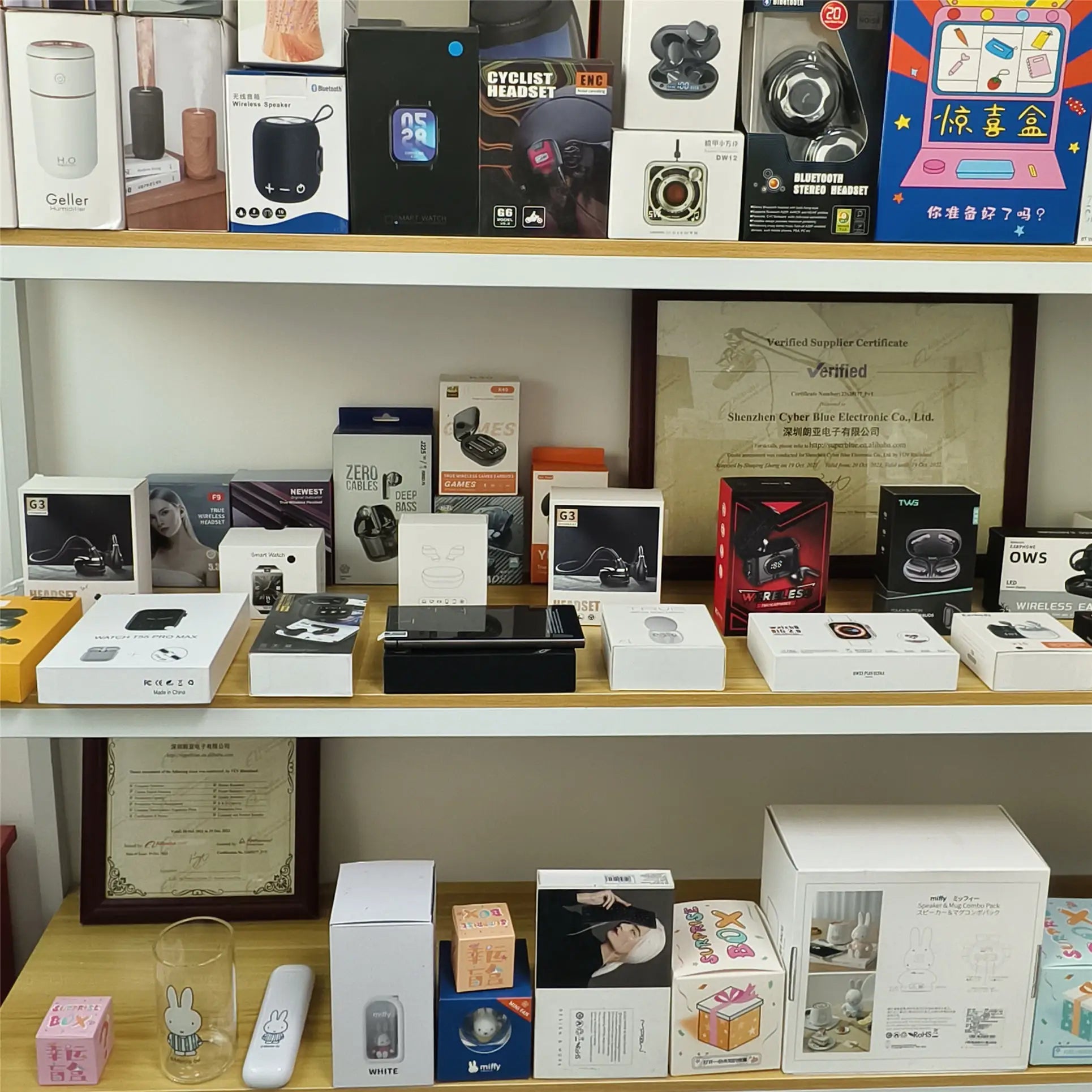 Ultimate Tech Blind/Mystery Box – Random Gadgets, Electronics & Mystery Surprises. Perfect for Christmas/Holiday Season!